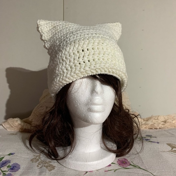 Handmade White Cat Beanie Hat - Picture 1 of 5
